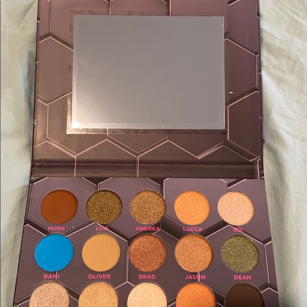 Eyeshadow - Picture 2 of 4